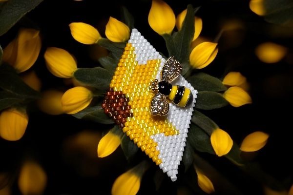 Broche ‘Précieuse butineuse’