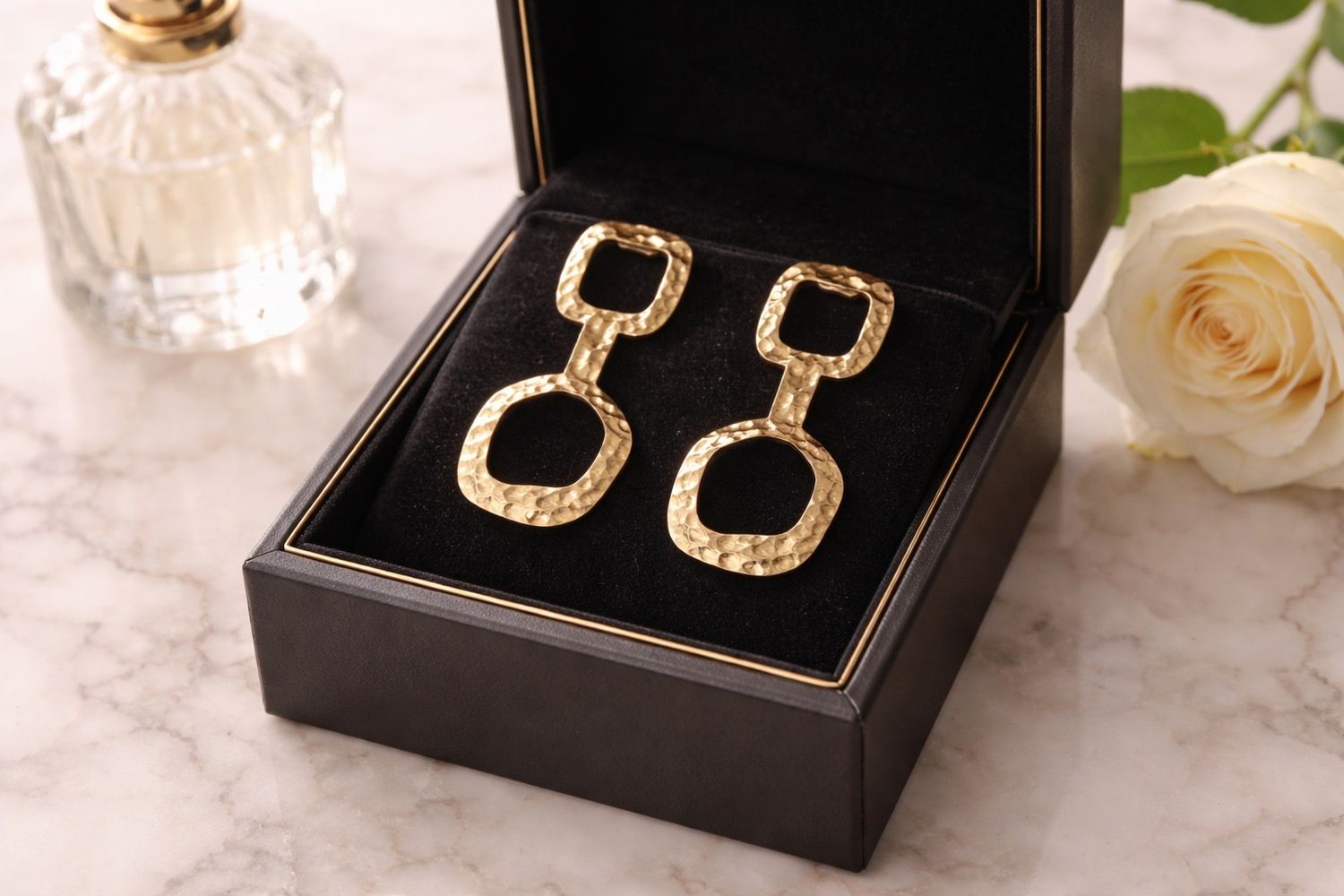 Boucles d’oreilles ‘Silhouette distordue’