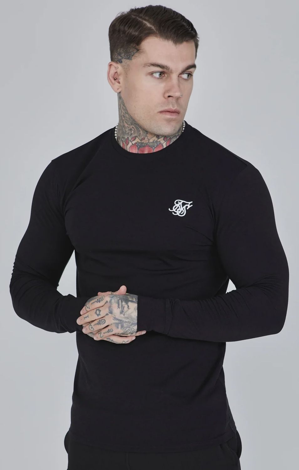 BLACK ESSENTIAL LONG SLEEVE T-SHIRT