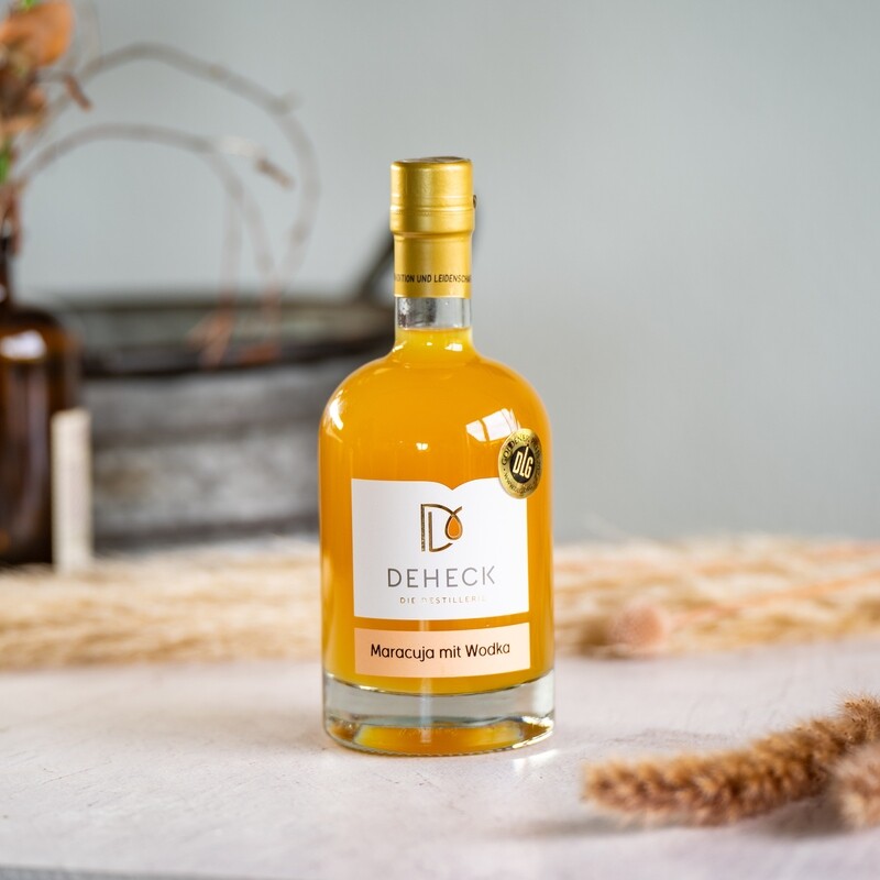 Maracuja Likör mit Wodka verfeinert - Destillerie Deheck - 15% Vol. - 500ml