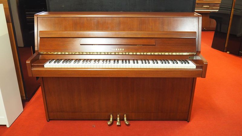 Piano droit d'étude Yamaha M1J d'occasion
