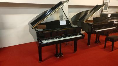 Piano quart de queue Yamaha C3 d'occasion noir brillant