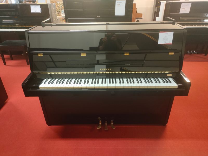 Piano droit d'occasion Yamaha P2