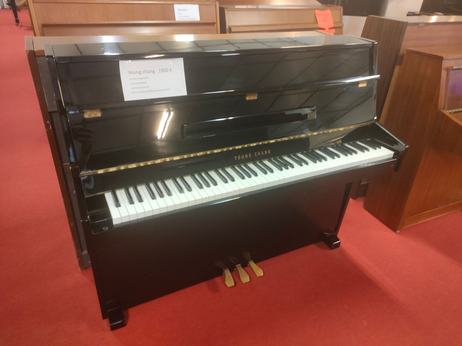 Piano droit Young Chang noir