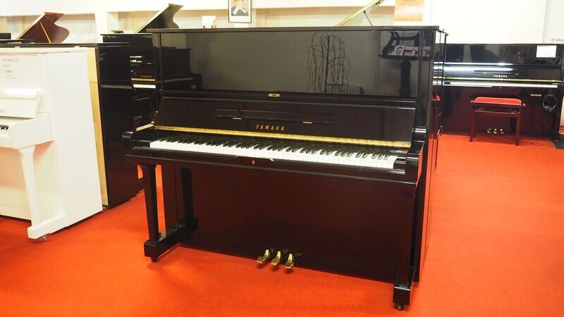 Piano droit Yamaha U3 d'occasion laqué noir Piano droit Yamaha U3 d'occasion au meilleur prix