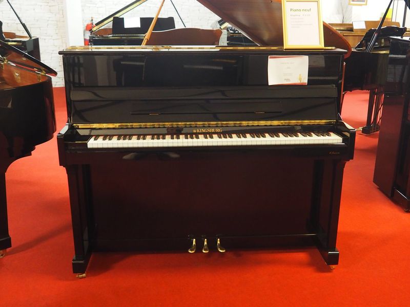 Piano droit Kingsburg KU115 neuf Piano droit Kingsburg 115 laqué noir
