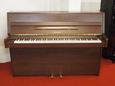 Piano d'occasion Yamaha E108 Piano droit occasion Yamaha E108 bois