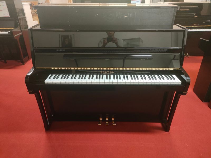 Piano droit Pleyel Marigny laqué noir Piano droit Pleyel Marigny laqué noir
