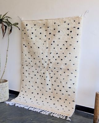 モロッコ 本物のドットベニワレンラグ-No.17(99×148cm)