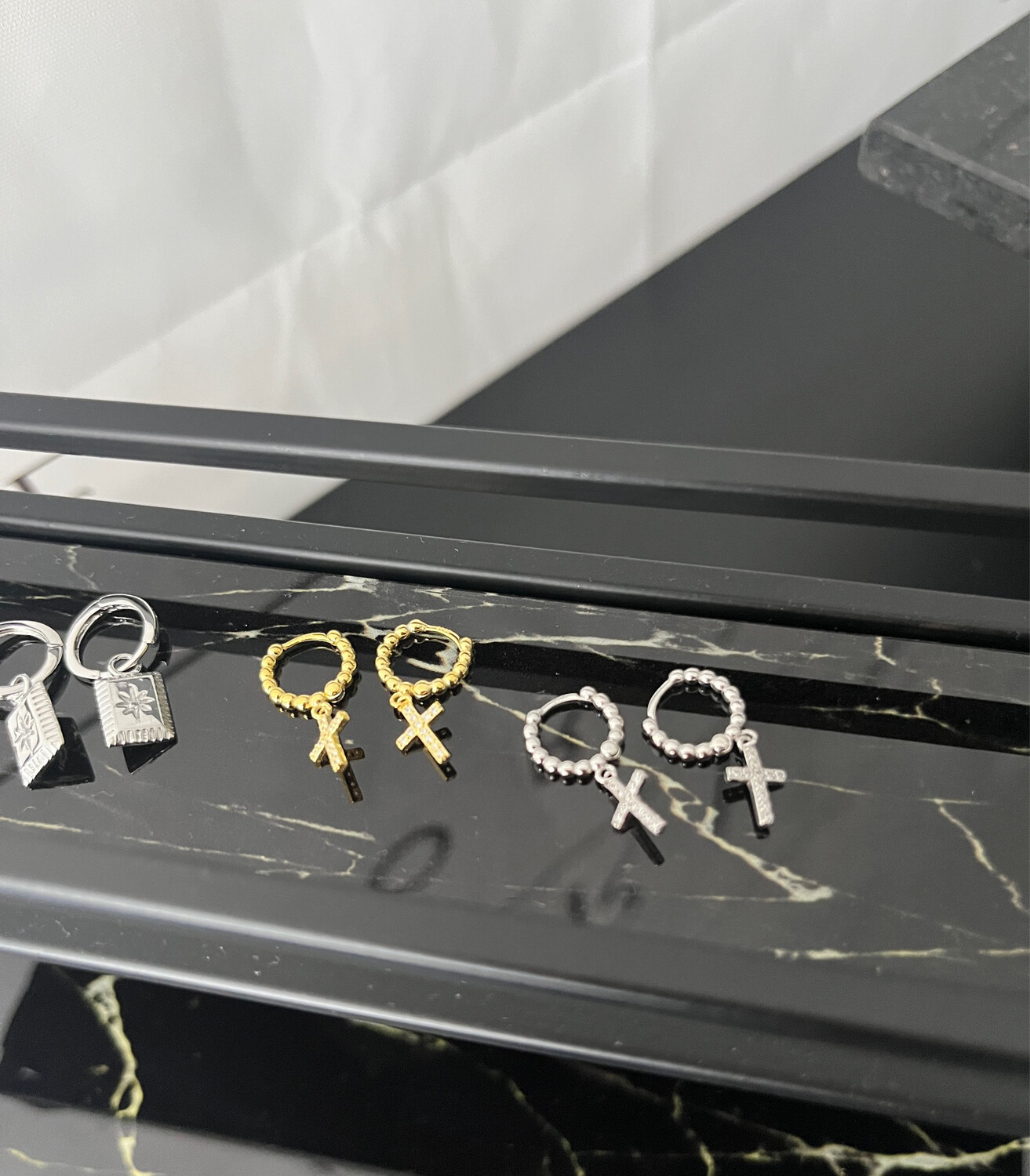 Ohrringe Kreuz klein gold