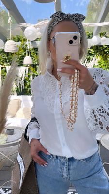 Bluse mit Strickereien