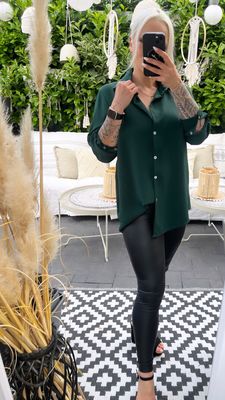 Bluse mit Knöpfen