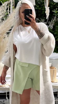 Hochtaillierte Shorts mit Falten