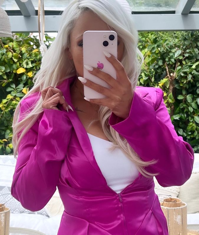 Sexy Blazer Dress Mit Tiefen Ausschnitt In Satin Optik sexy-blazer-dress-mit-tiefen-ausschnitt-in-satin-optik