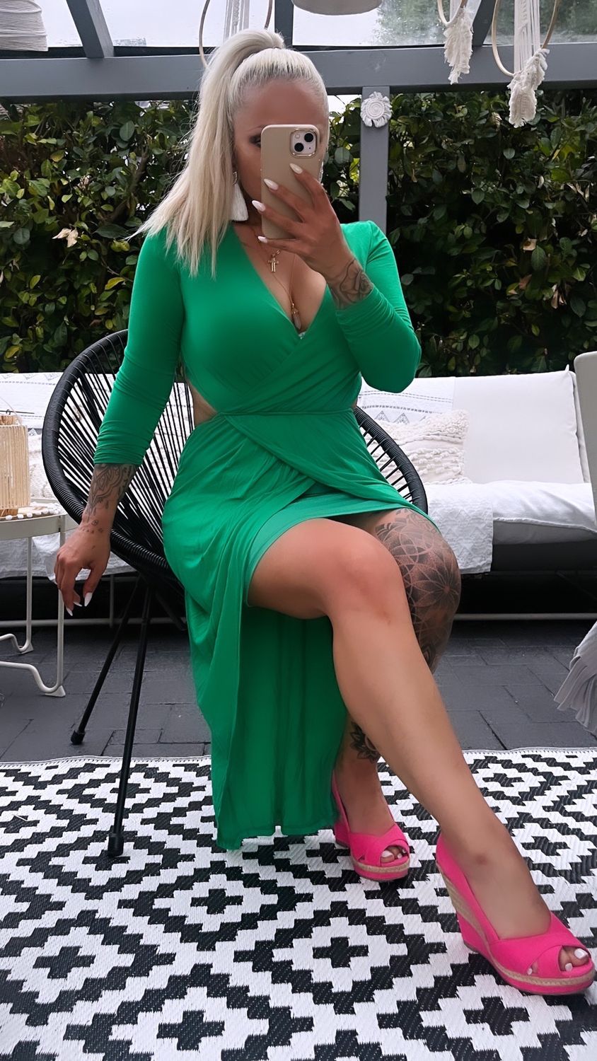 Cut Out Kleid mit V-Ausschnitt und Schlitz