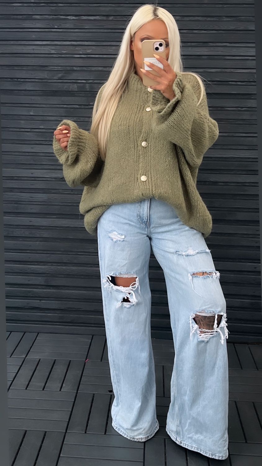 Oversize Strickjacke mit Puffärmeln und Knöpfen