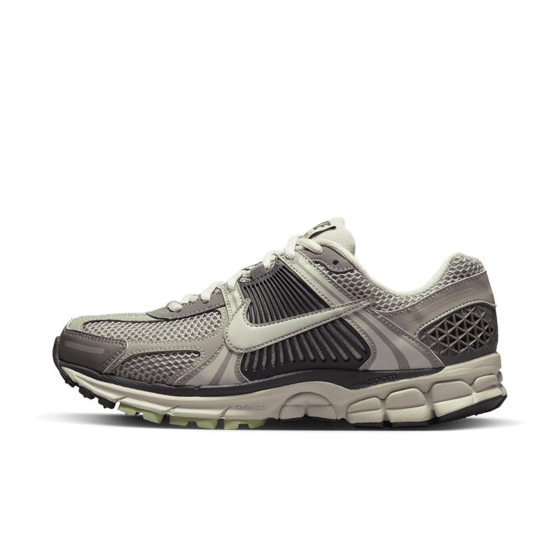 NIKE WMNS ZOOM VOMERO 5 FB8825-001