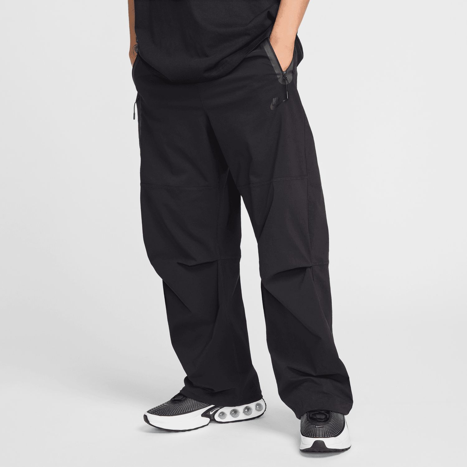 NIKE TECH MEN'S WOVEN OVERSIZED PANT HM7158-010 NIKE TECH MEN'S WOVEN OVERSIZED PANT HM7158-010