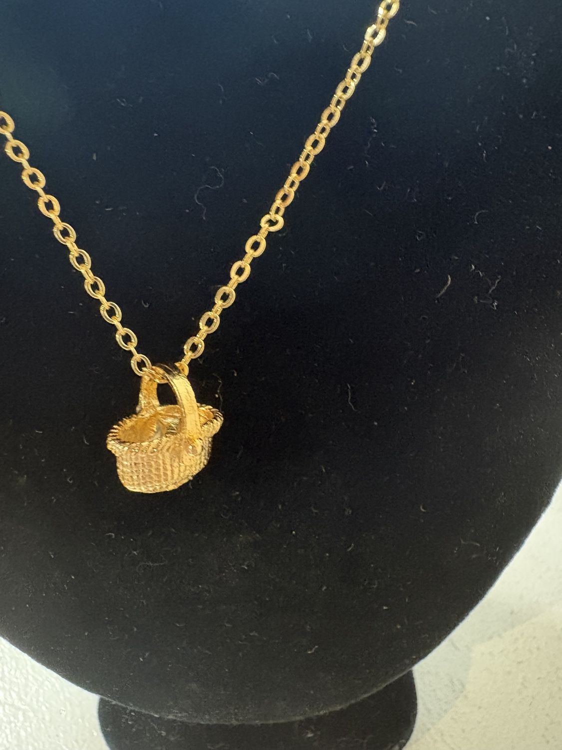 Nantucket Lightship Basket Oval Necklace/ Gold
