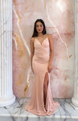 Elenor - Figurbetontes Kleid Hell Rosa Elenor - Figurbetontes Kleid Hell Rosa