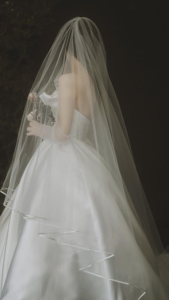 Brautschleier mit Seidenband Rand 3m