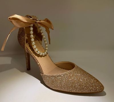 Glitzer Gold High Heels mit Perlenband und Schleife Gr./EU Size 39 Glitzer Gold High Heels mit Perlenband und Schleife Gr./EU Size 39