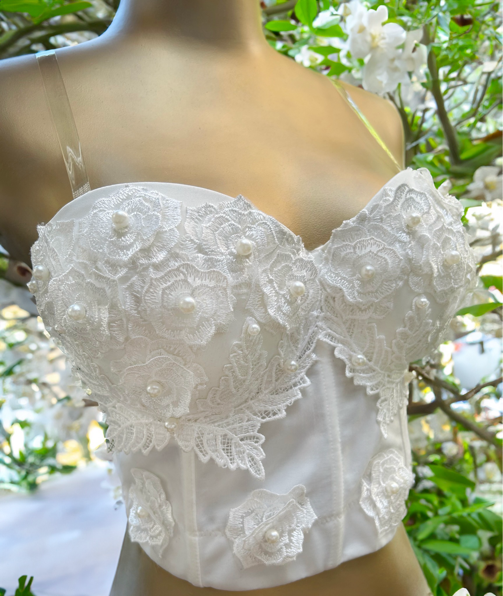 Valentina - Weiße Bumen Korsage mit Perlen Applikationen