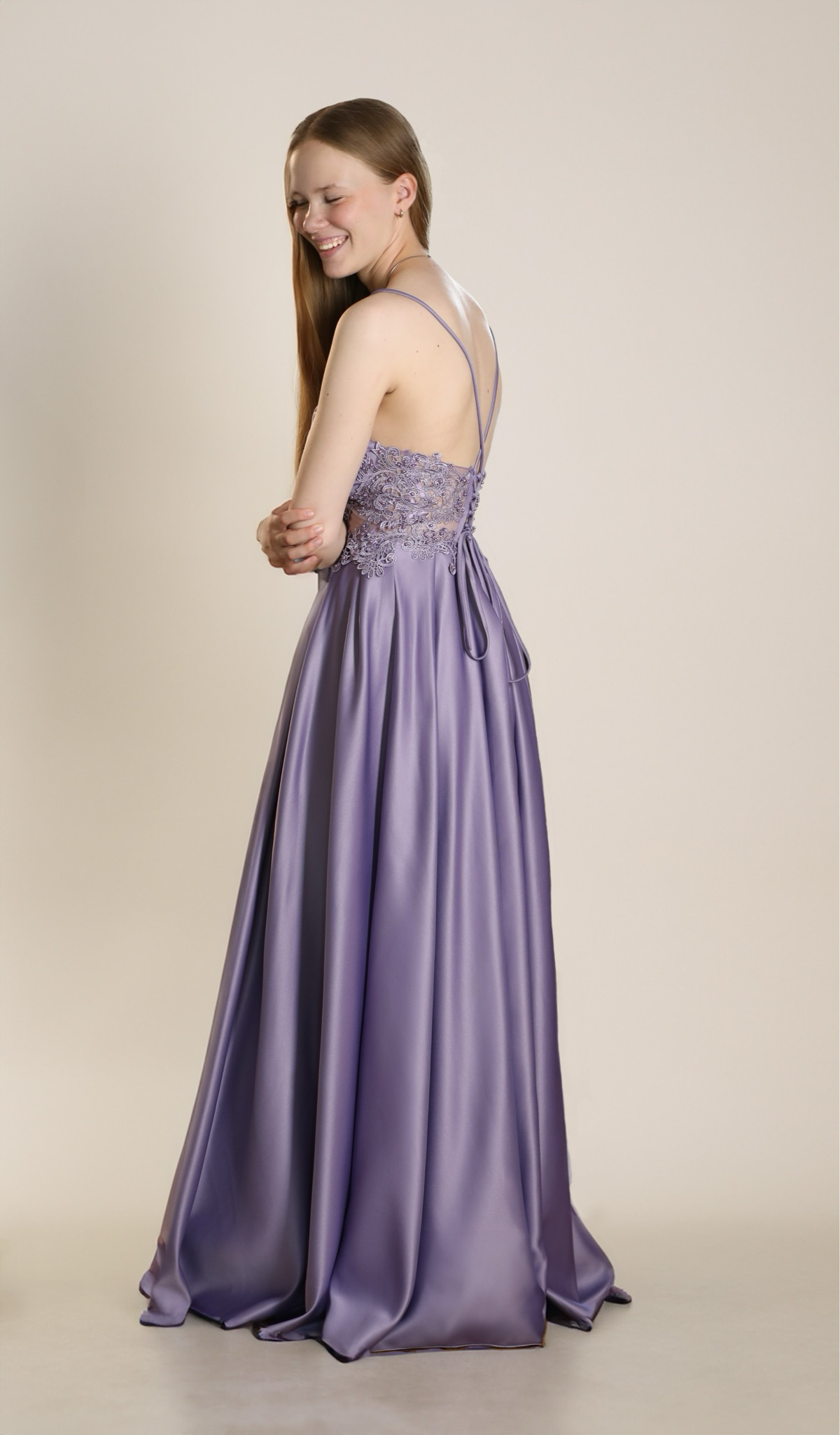 Angelina - Korsage A - Linienkleid mit Spitze und Perlen - Lila