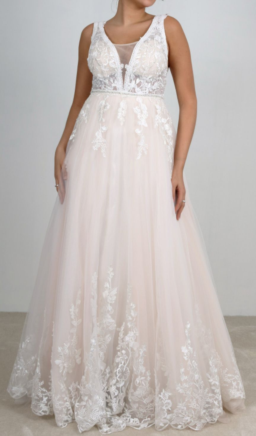 Floria - Brautkleid  Rose farbiges Tüll mit Spitze