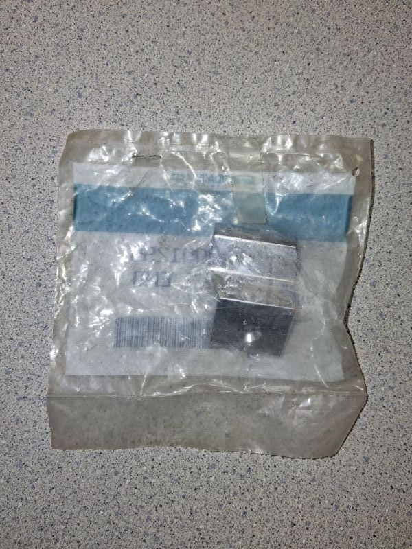 5303001295 - REFRIGERATOR DOOR HANDLE BOTTOM END CAP - NLA