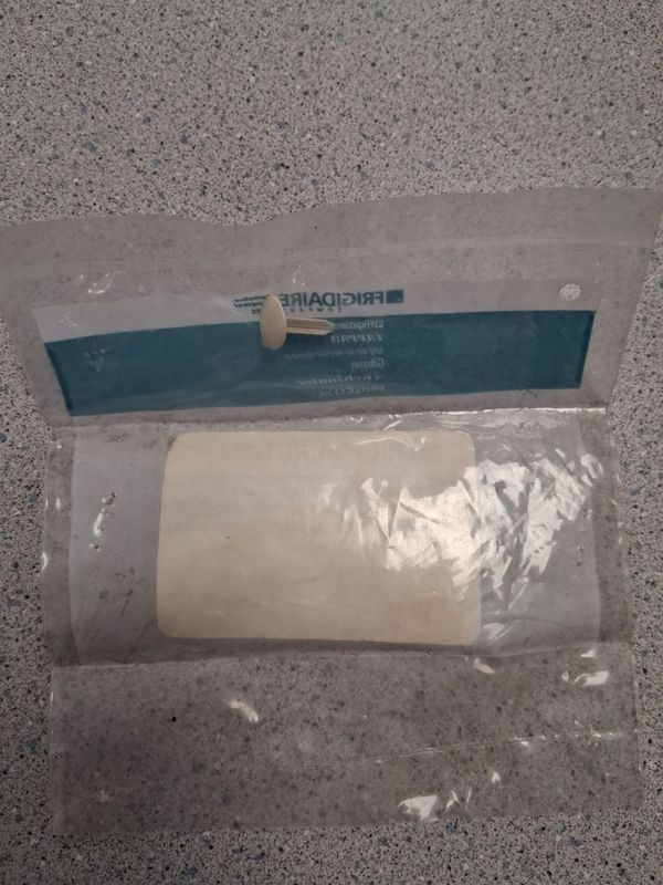 215352111 - REFRIGERATOR DOOR PLUG ALMOND - NLA