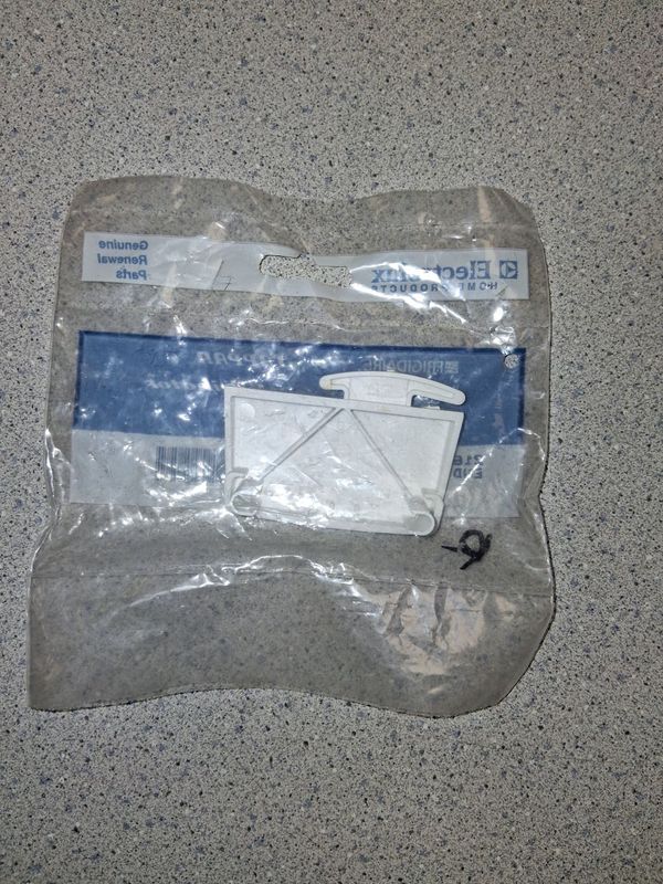 216334200 - REFRIGERATOR DOOR BAR END CAP RH - NLA