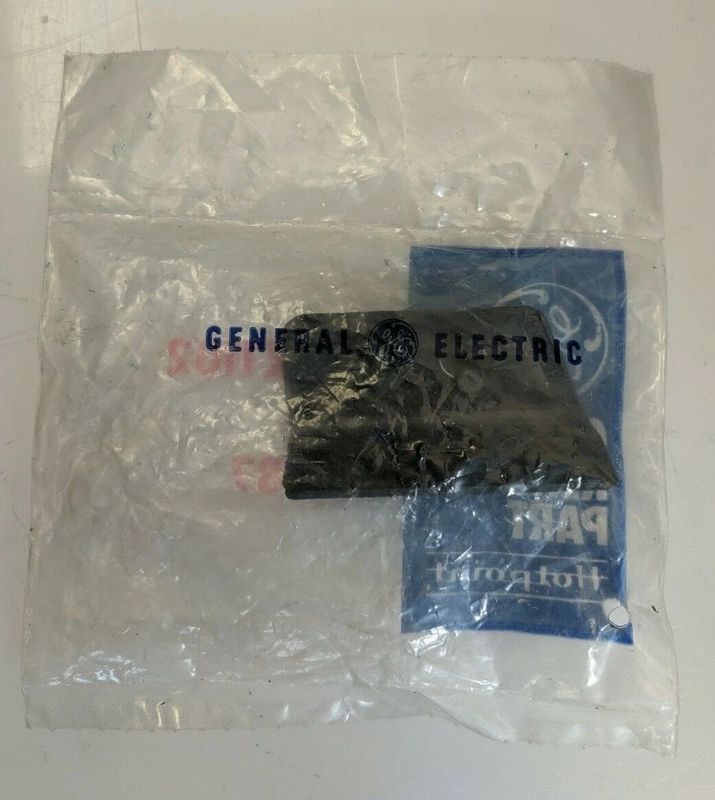 WB7X1102 NEW GENUINE OEM GE RANGE END CAP IN ORIGINAL PACKAGING - NLA