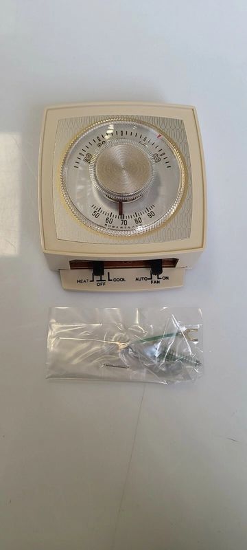 420-42K NEW GENUINE OEM ROBERT SHAW WALL THERMOSTAT IN ORIGINAL BOX - NLA