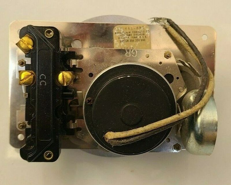 0079645 79645 NEW GENUINE OEM CALORIC RANGE CLOCK IN ORIGINAL PACKAGING - NLA