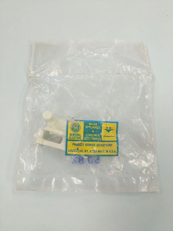 WR2X6106 NEW GENUINE OEM GE REFRIGERATOR LH END CAP IN ORIGINAL PACKAGING - NLA