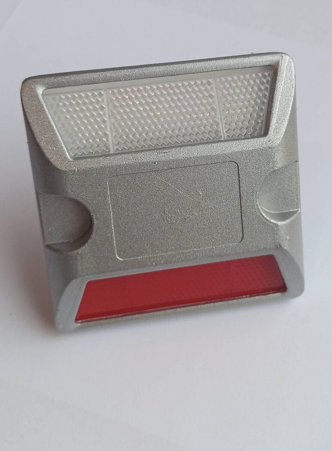 MARCADOR REFLECTOR EM ALUMINIO COM ESPIGÃO DUAS FACES BRANCO/VERMELHO