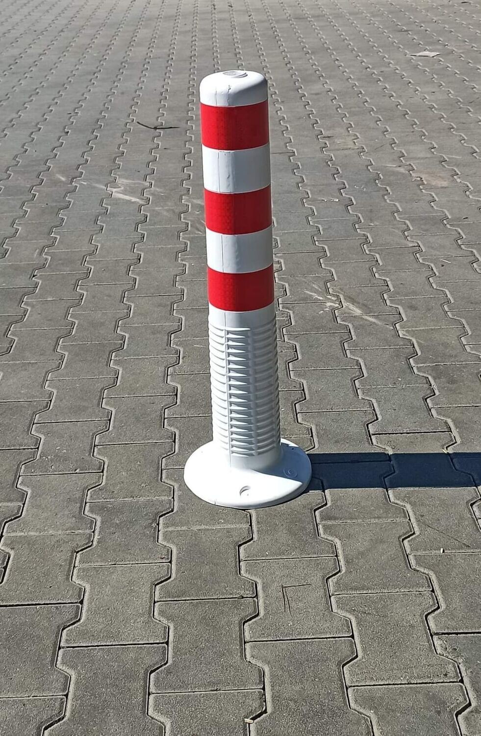 POSTE/ BALIZAMENTO/ PILARETE/ DISSUASOR EM PVC U12C BRANCO E VERMELHO