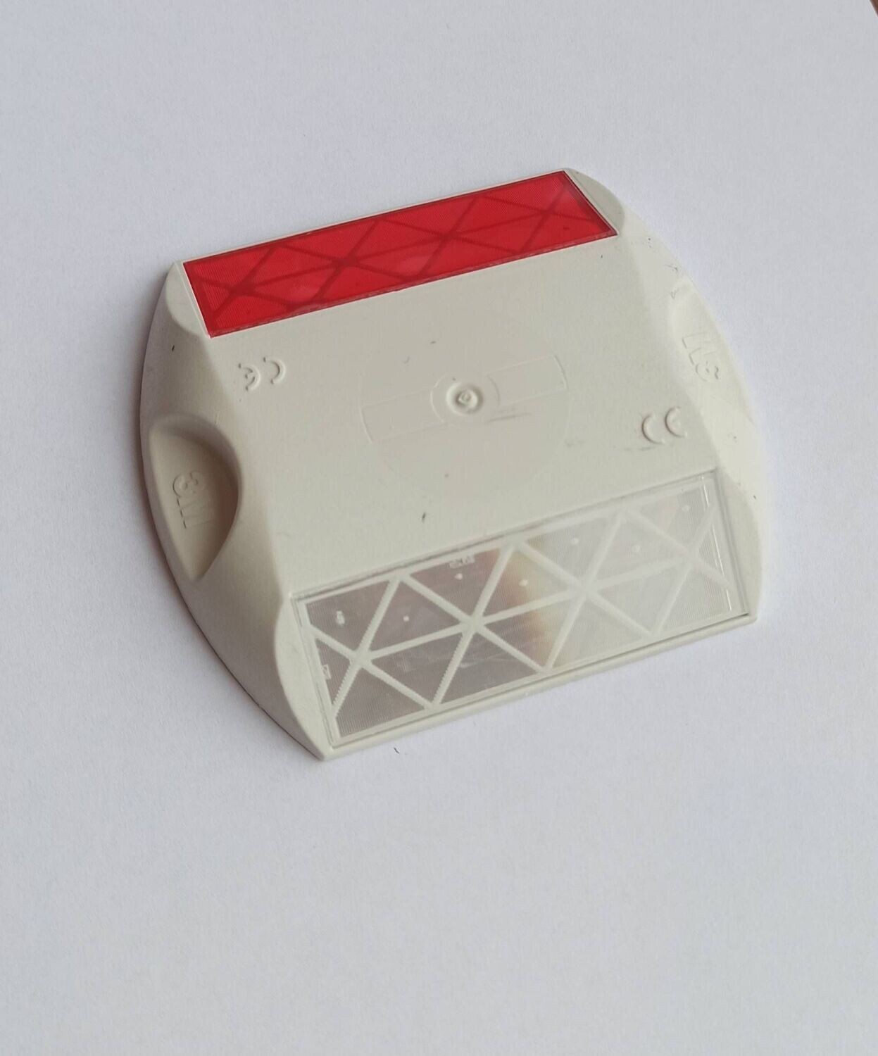 MARCADOR OLHO DE GATO BIDIRECIONAL BRANCO / VERMELHO