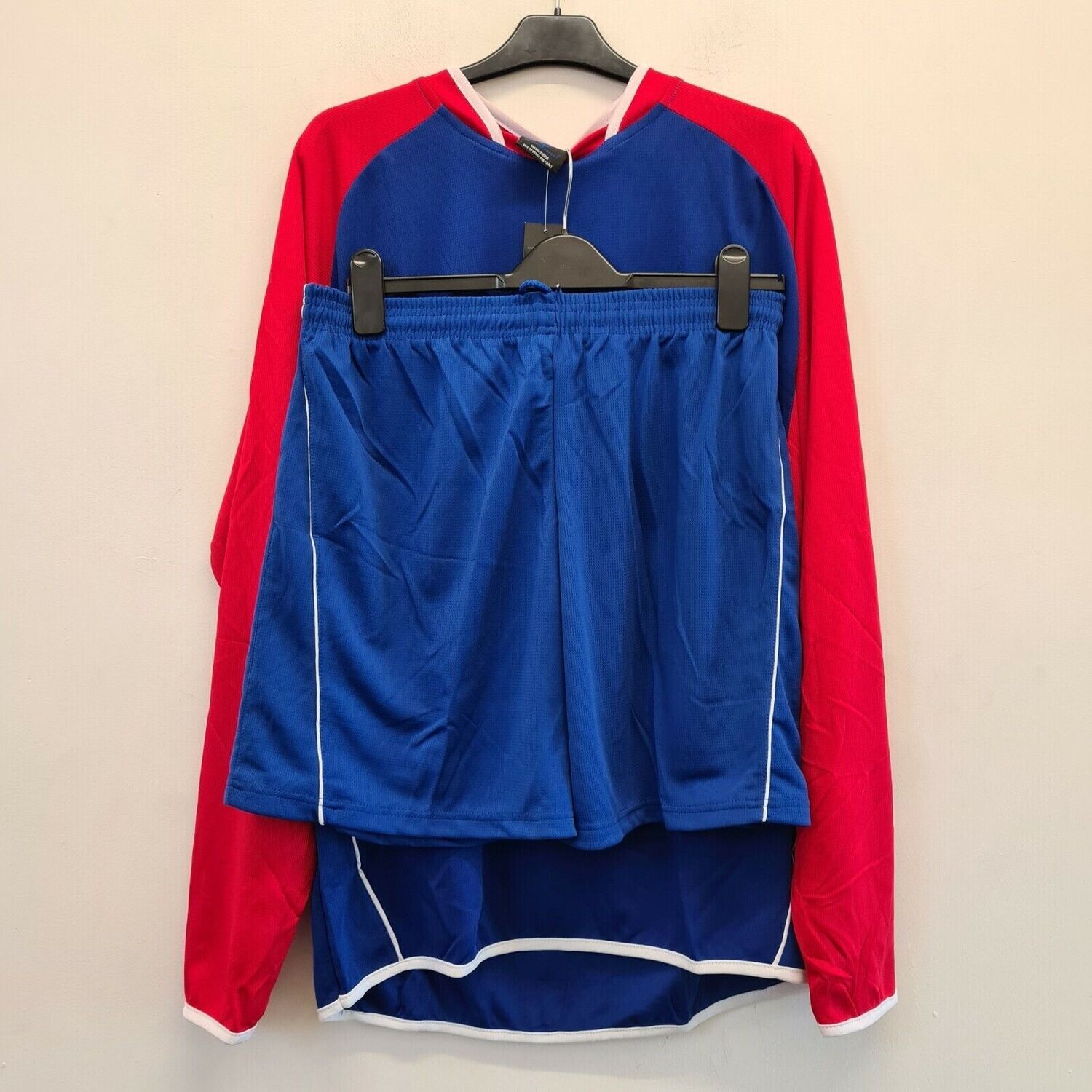 Sports / Football Kit. Clothing for sport. Red / Blue Long sleeves Large