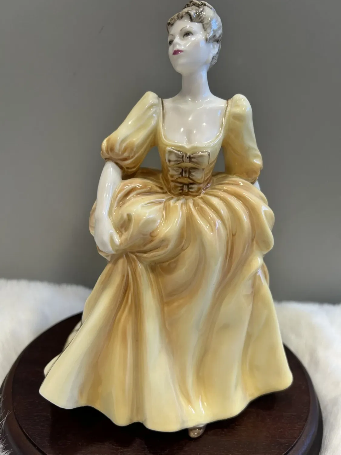 Ladies of Fashion The Greeting Coalport Figurine