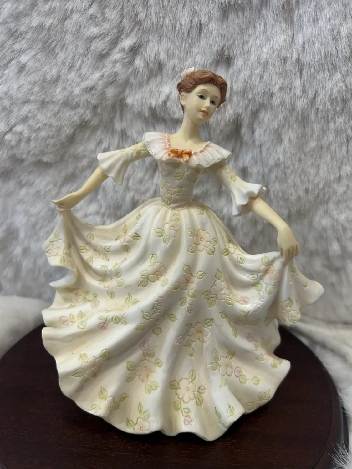 Leonardo Collection Figurines - Porcelain Lady Lauren 1996