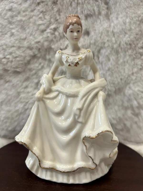 Leonardo Collection Figurines - Porcelain Lady with white dress