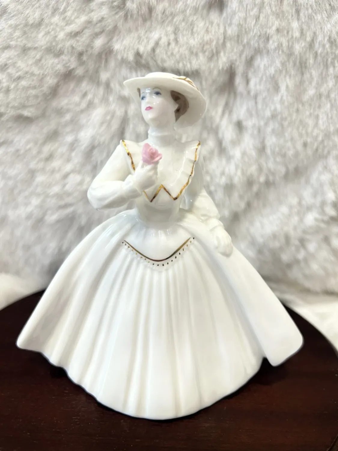 Coalport Fine Bone China Debutante Figurine Emma Louise