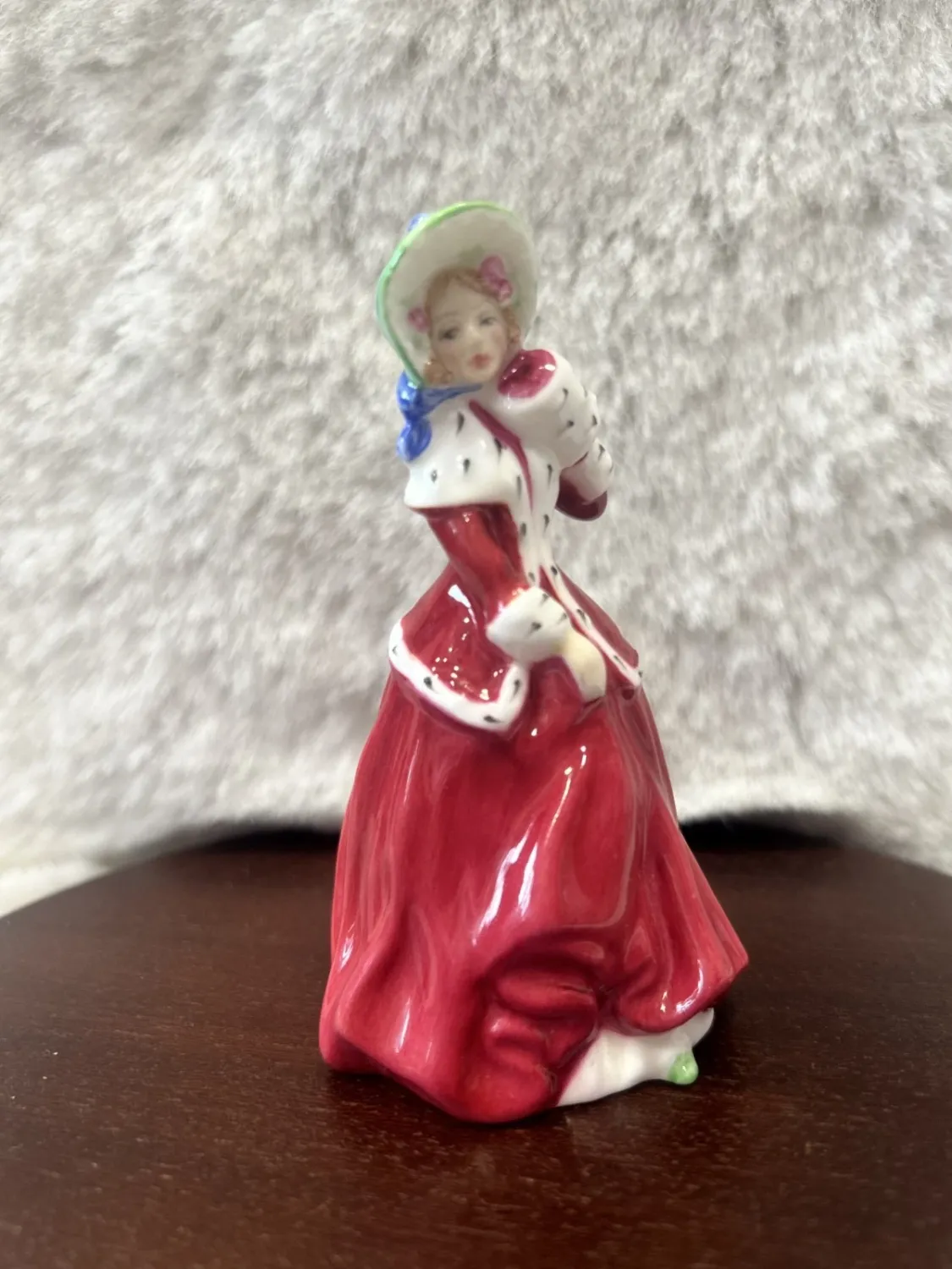 Beautiful Royal Doulton Christmas Morn HN3212