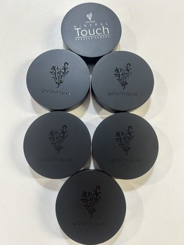 Younique Mineral Touch Pressed Powder Foundation