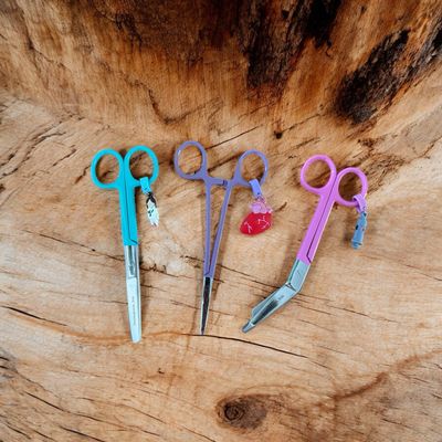 Set gekleurde kleuren scharen ✂️
