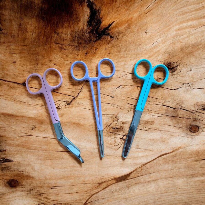 Set gekleurde kleuren scharen ✂️