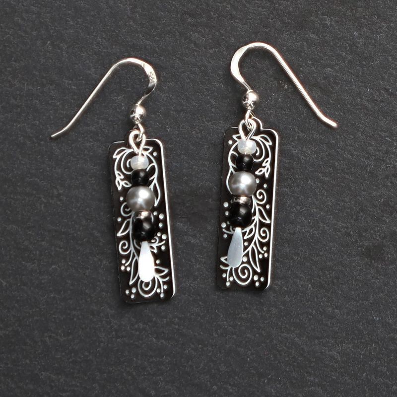 Onyx &amp; White Berries &amp; Vines