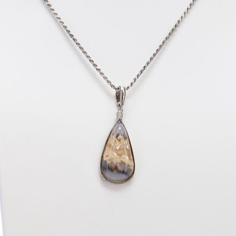 Plume Agate Pendant | 18" Rope Chain